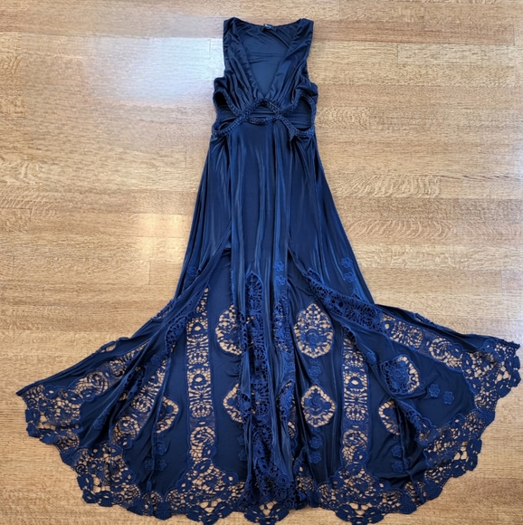 SKY Truls Super Sexy Lace GOWN, Navy Sz M/L - Picture 15 of 17